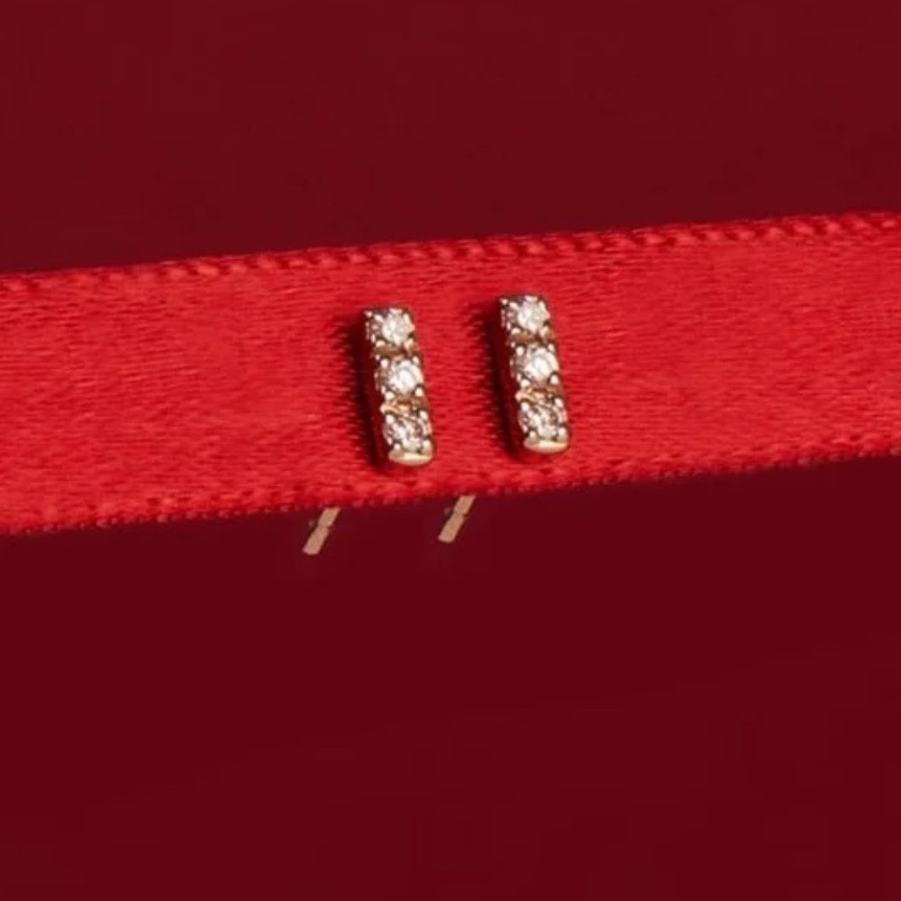AURATE Mini Diamond Bar Earrings in Yellow Gold 14k